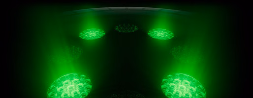 Parte trasera del reloj que muestra varios sensores redondeados con luces LED verdes brillantes