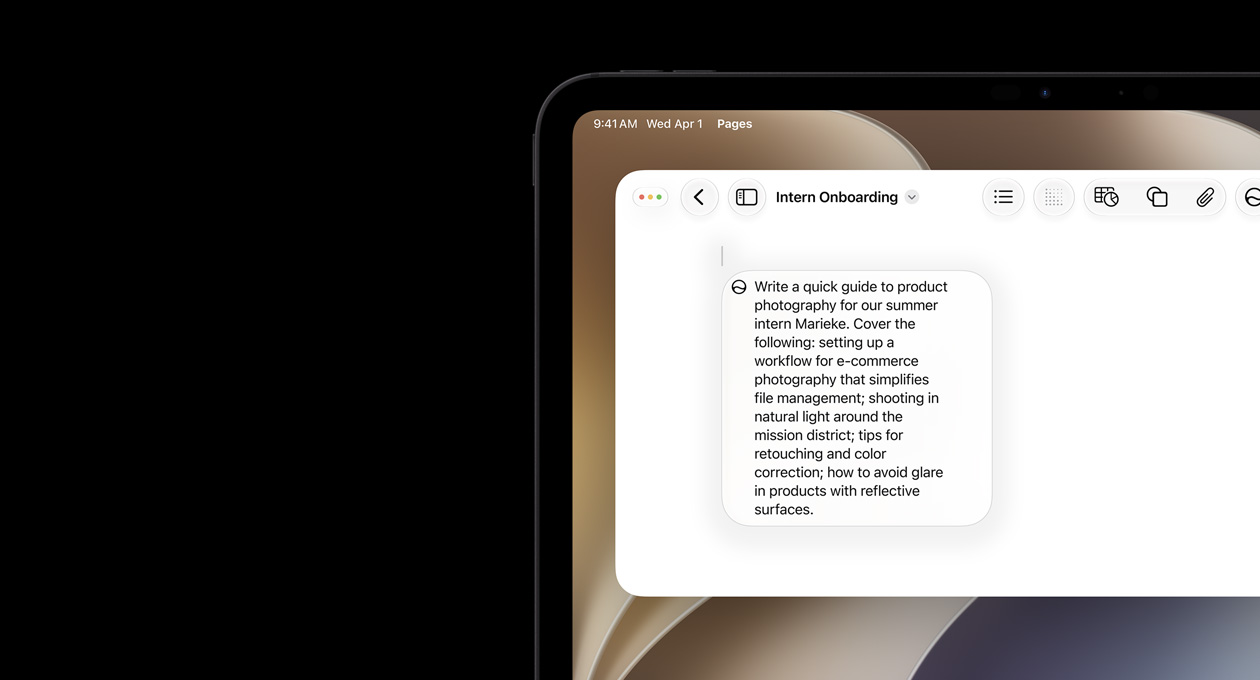 iPad 左上角部分，螢幕顯示打開的 Pages 文件，以及一段提示詞句，借助「用 Siri 寫字」功能草擬文案