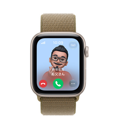 スターライトアルミニウムケースのApple Watch SE 3。画面にお父さんからの着信が表示されている。オリーブ（茶色がかった明るいグリーン）のスポーツループバンドが取りつけられている