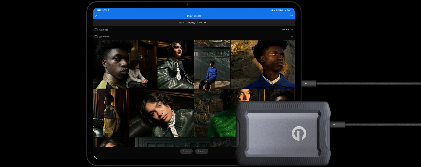 جهاز iPad Pro، الجزء الأمامي الخارجي، الوضع الأفقي، لون أسود فلكي، متصل بكابل إلى محرك أقراص صلبة خارجي USB‑C، واجهة تعرض صوراً لعارضي أزياء يتم استيرادها إلى مجلد اسمه 