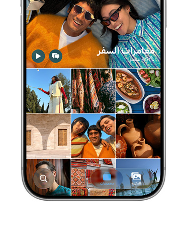 جهاز iPhone&nbsp;18&nbsp;Pro، لون فضي، شاشة تعرض شبكة مربعات صور من العطلات