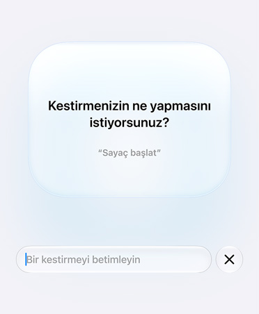 Ekranda Siri AI’dan istek ve yanıt gösteriliyor. Kestirme özelliği kullanıcıya What do you want your shortcut to do? diye soruyor ve kullanıcı da When I’m leaving work message Pedro I’m on my way with my ETA cevabını veriyor.