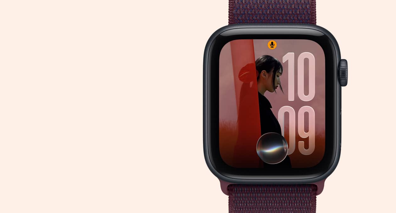 Apple Watch SE 3, aluminum case, midnight color, screen shows photo image with Siri AI icon bottom center