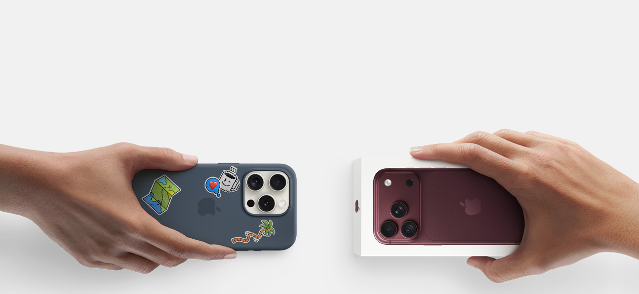 Zwei Hände tauschen ein in Zahlung gegebenes iPhone 17 Pro in Silber mit Silikon Case und Aufklebern auf der Rückseite gegen ein neues iPhone 18 Pro in Burgunder (Dunkelrot) im Karton.