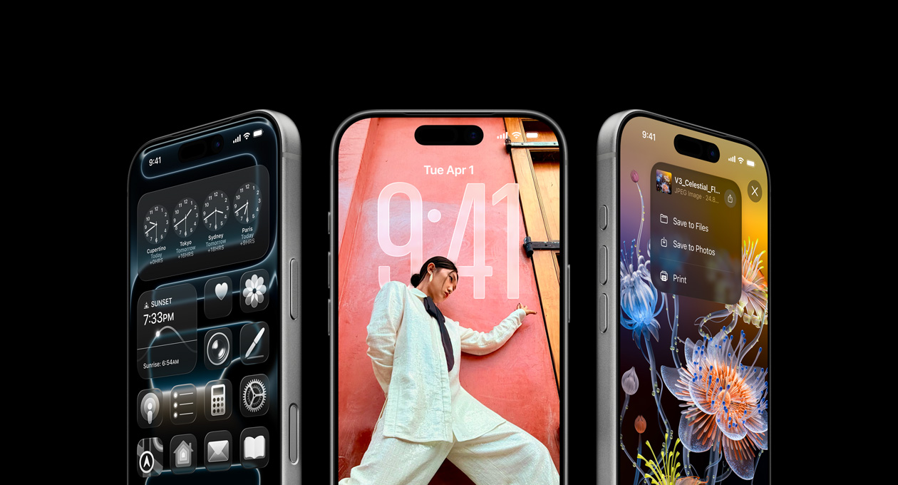 Trois modèles d’iPhone 17 Pro, face avant, côte à côte, affichant l’app Horloges, l’écran verrouillé d’iOS 26 et comment enregistrer des contenus à partir de notes dans l’app Notes.