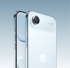 iPhone Air, debeszila krāsa, aizmugures skats no leņķa, augšpusē pacēlumā Fusion kameras sistēma, Camera Control virsma, sānskats, pilnekrāna dizains, Action un skaļuma pogas